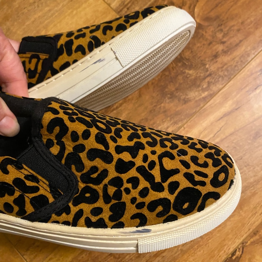 Leopard Print Slip-on Shoes - Picture 7 of 12